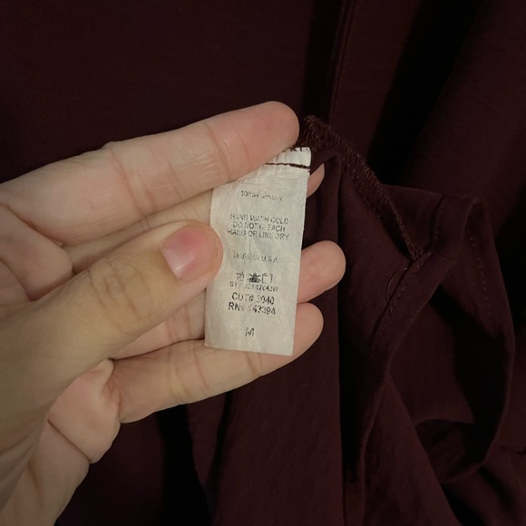 Burgundy long sleeve wrinkle free top!! - Picture 2 of 2